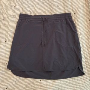 Deluth Trading Co. large grey skort / skirt